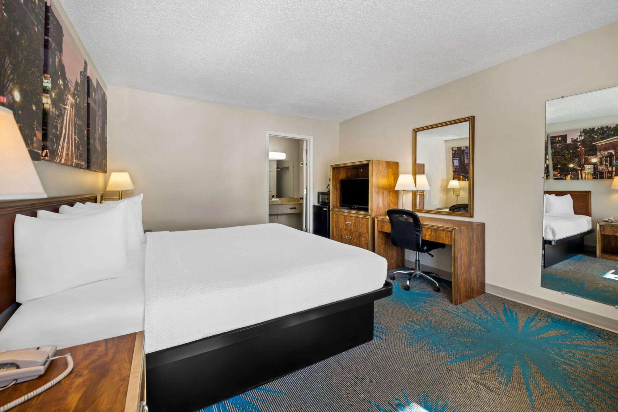 Days Inn By Wyndham Dubuque Exteriér fotografie