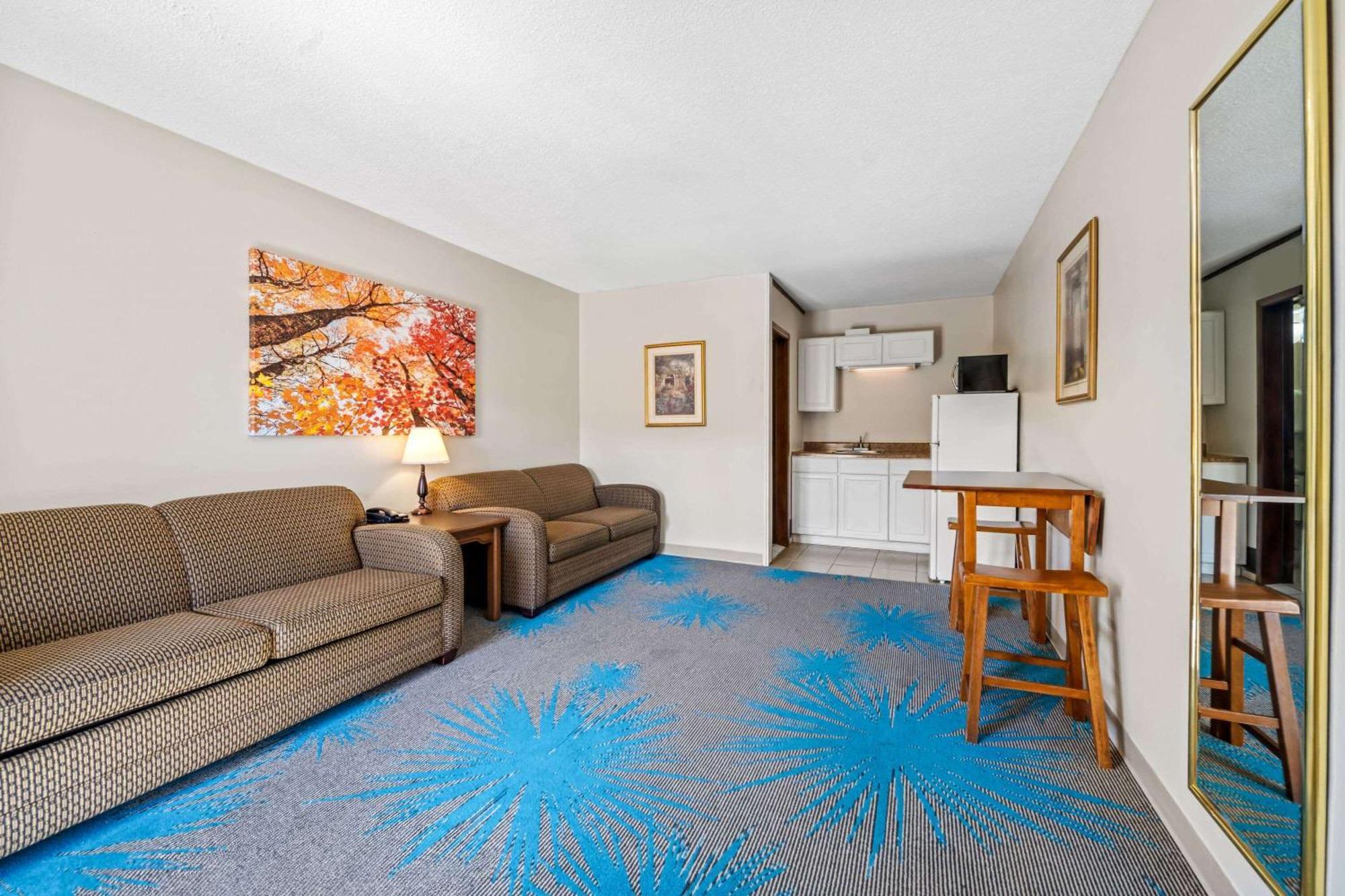 Days Inn By Wyndham Dubuque Exteriér fotografie