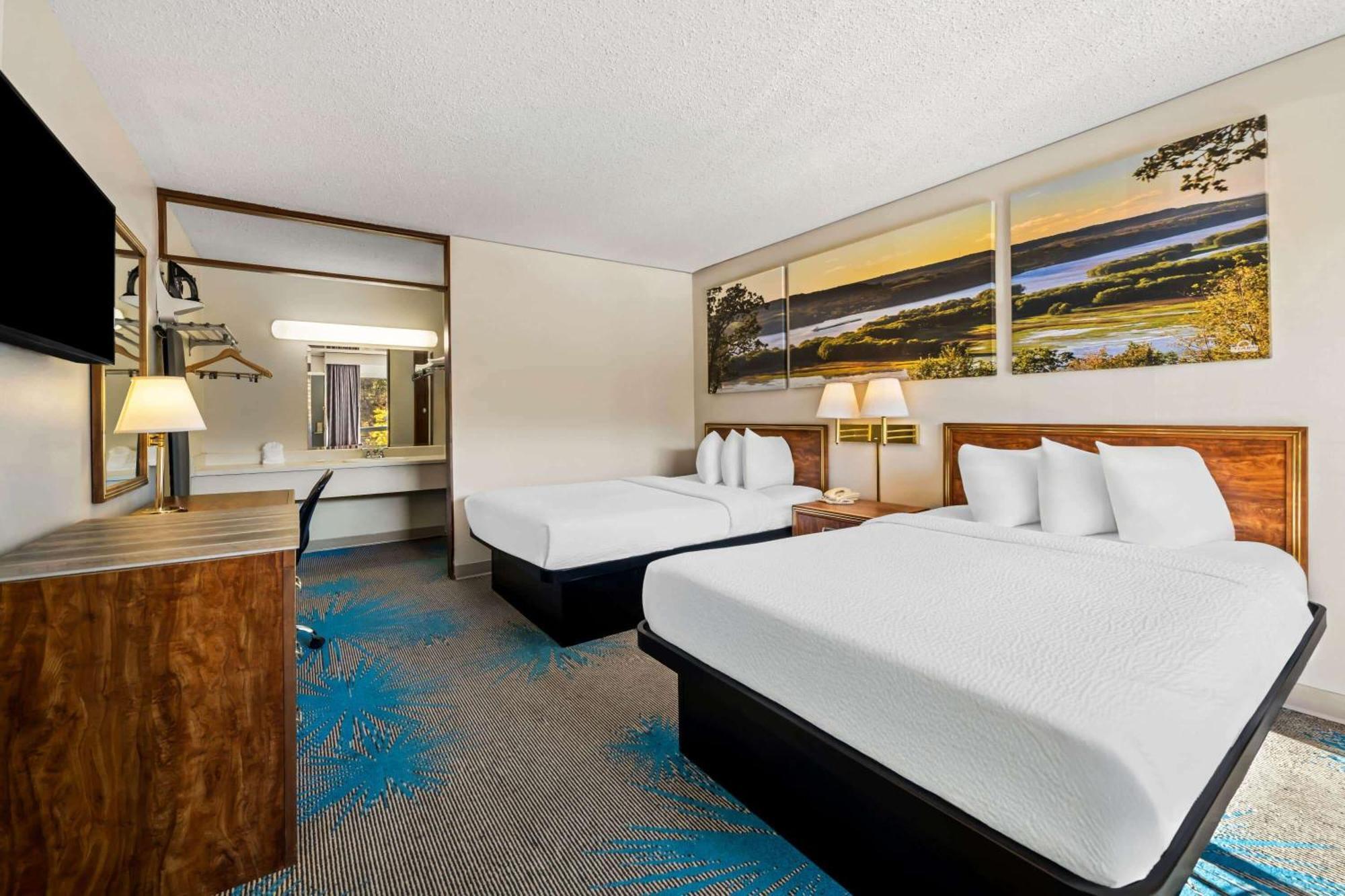 Days Inn By Wyndham Dubuque Exteriér fotografie