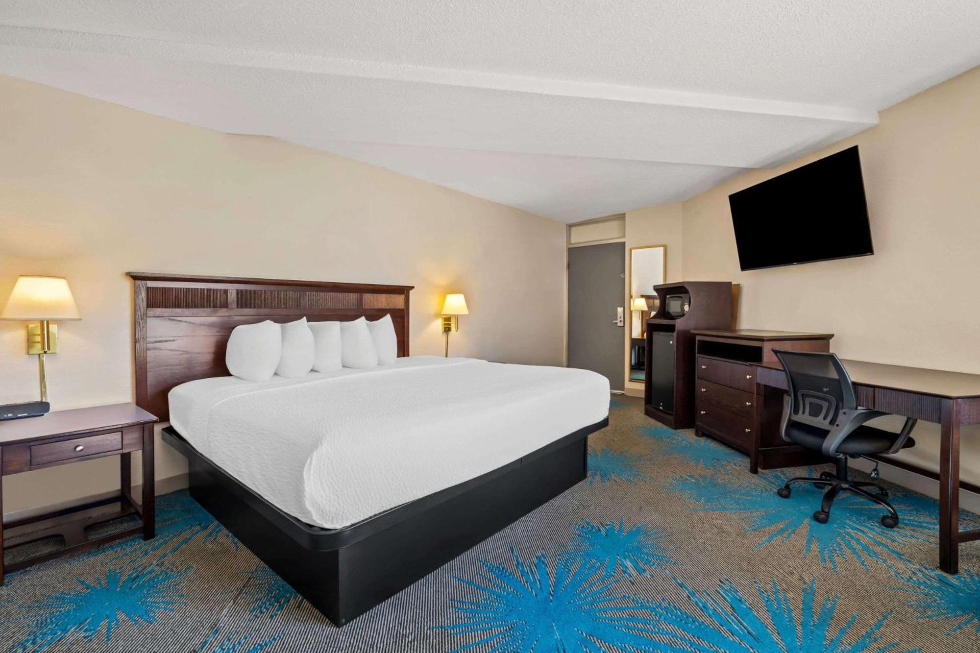 Days Inn By Wyndham Dubuque Exteriér fotografie