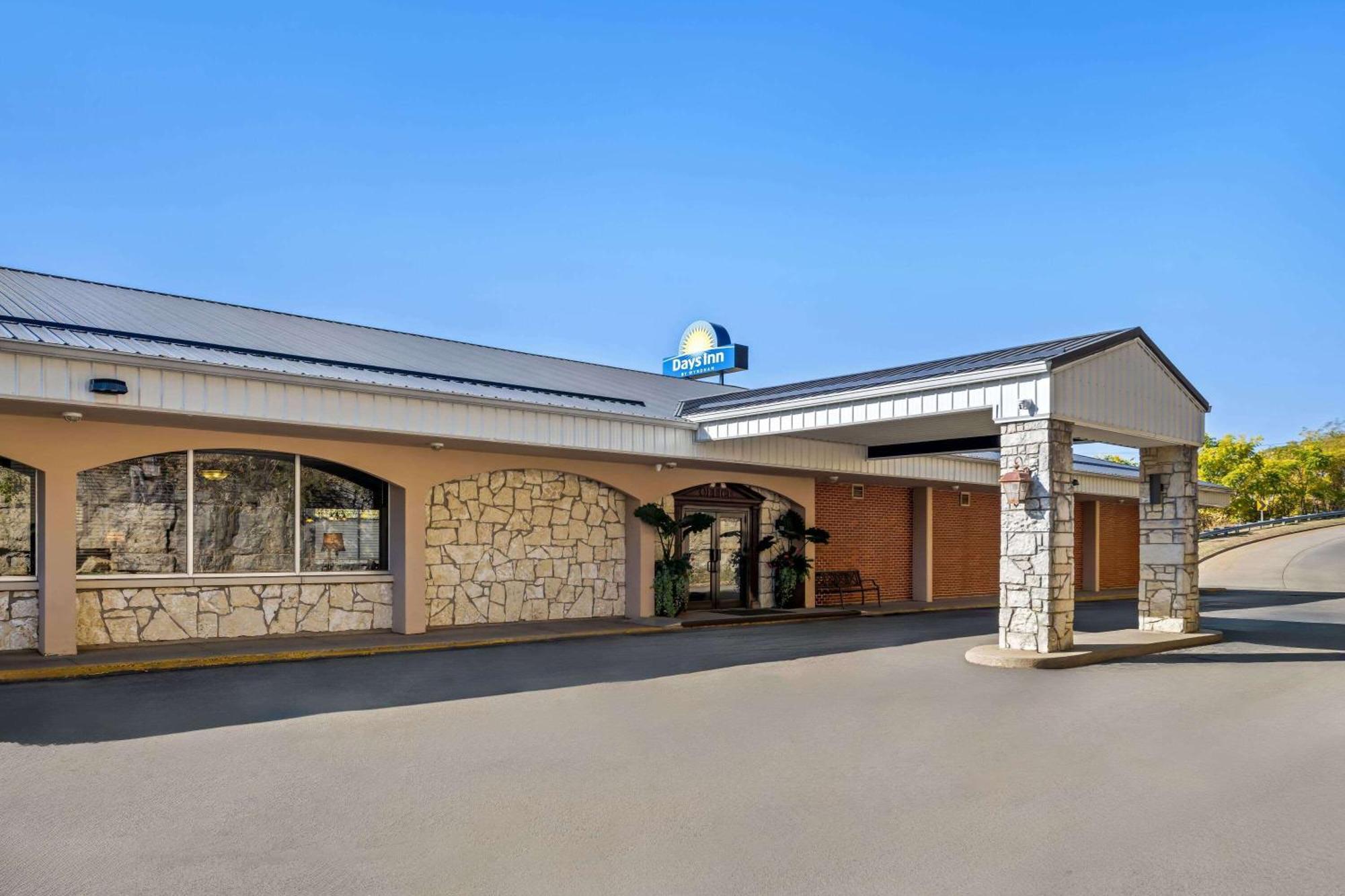 Days Inn By Wyndham Dubuque Exteriér fotografie